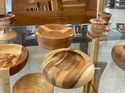 Billede af ting i trædrejning